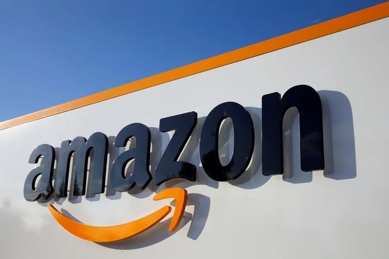 amazon edges out walmart in quarterly revenue