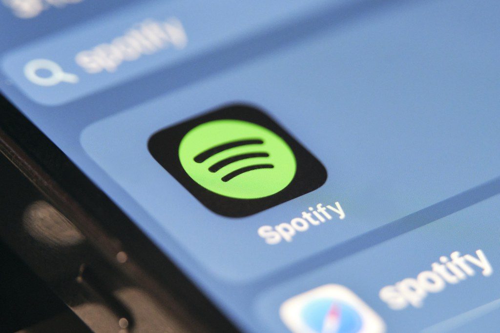 spotify free users can now pick and play any song