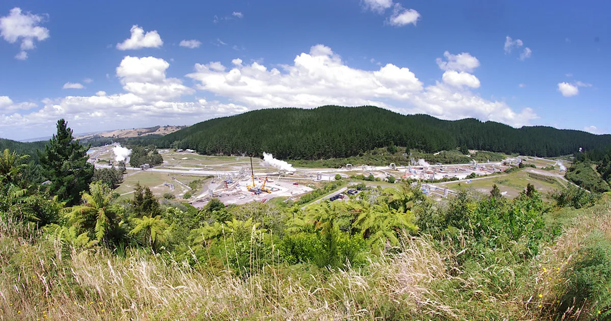 2014-01-23_14-21-23_NZ_Wairakei_Geothermal_Power Station